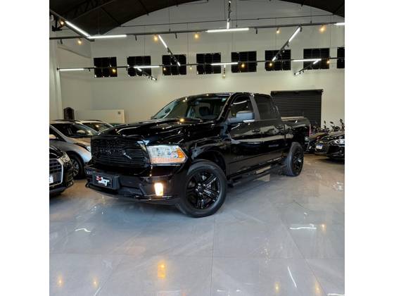 RAM CLASSIC 5.7 V8 GASOLINA LARAMIE NIGHT EDITION CD 4X4 AUTOMÁTICO